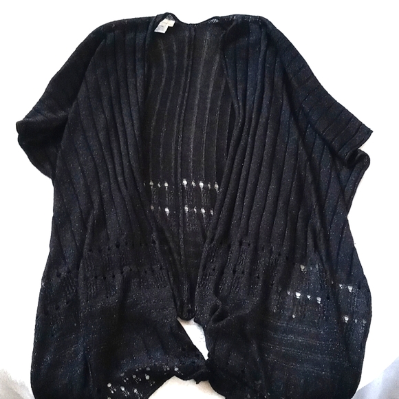 Beautiful Large Black Light Shimmery Knit Shawl w Metallic Threading Threading - Picture 10 of 16